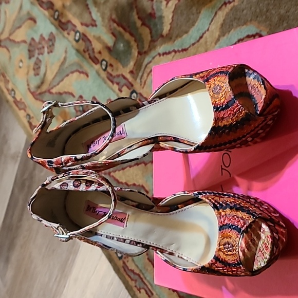 Betsey Johnson Sandals Size: US 7.5 - Picture 3 of 7